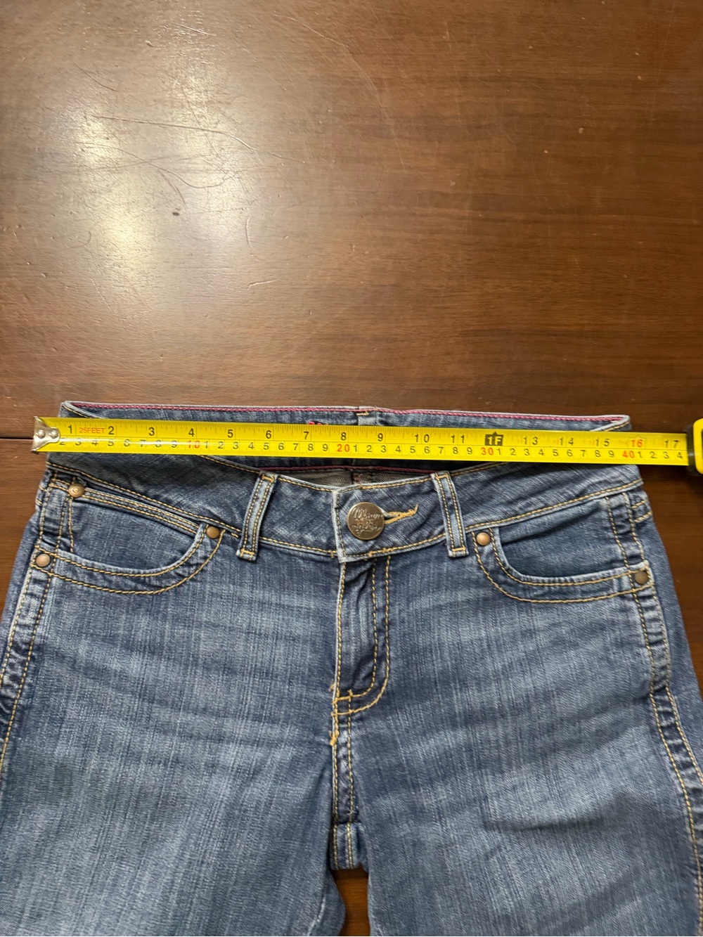Wrangler Women’s Light Blue Denim Jeans Size 5/6 x 32 style code 09MWZDD midrise - Picture 3 of 12